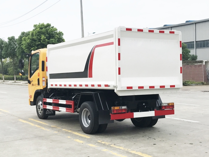 大運側(cè)掛桶式垃圾車