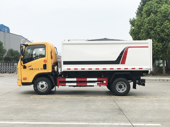 大運側(cè)掛桶式垃圾車